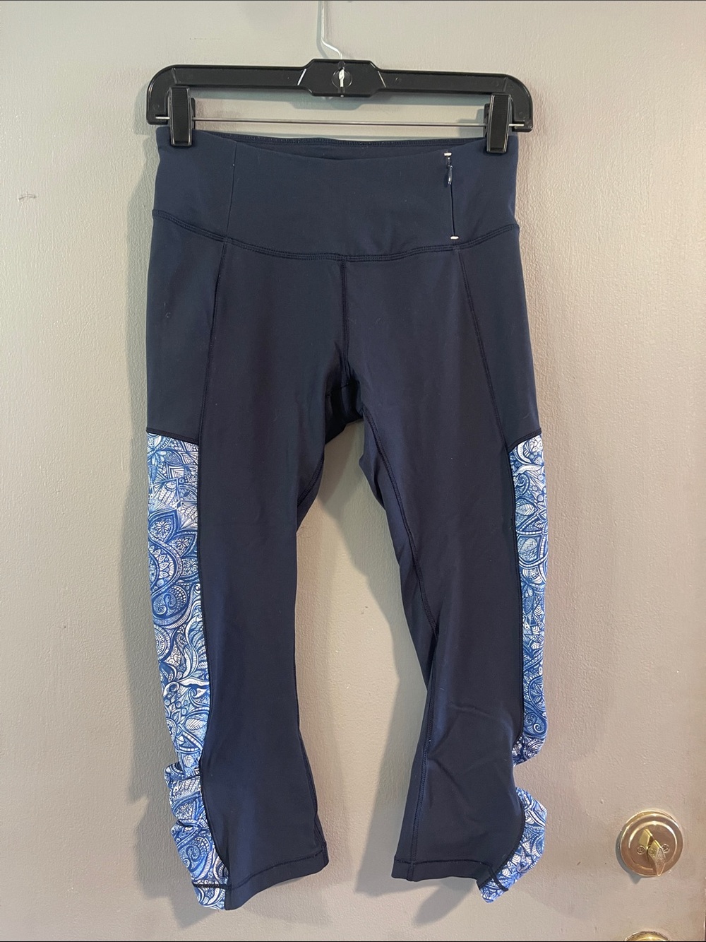 Calia By Carrie Underwood Capri Leggings Dark Blue Paisley Stripe